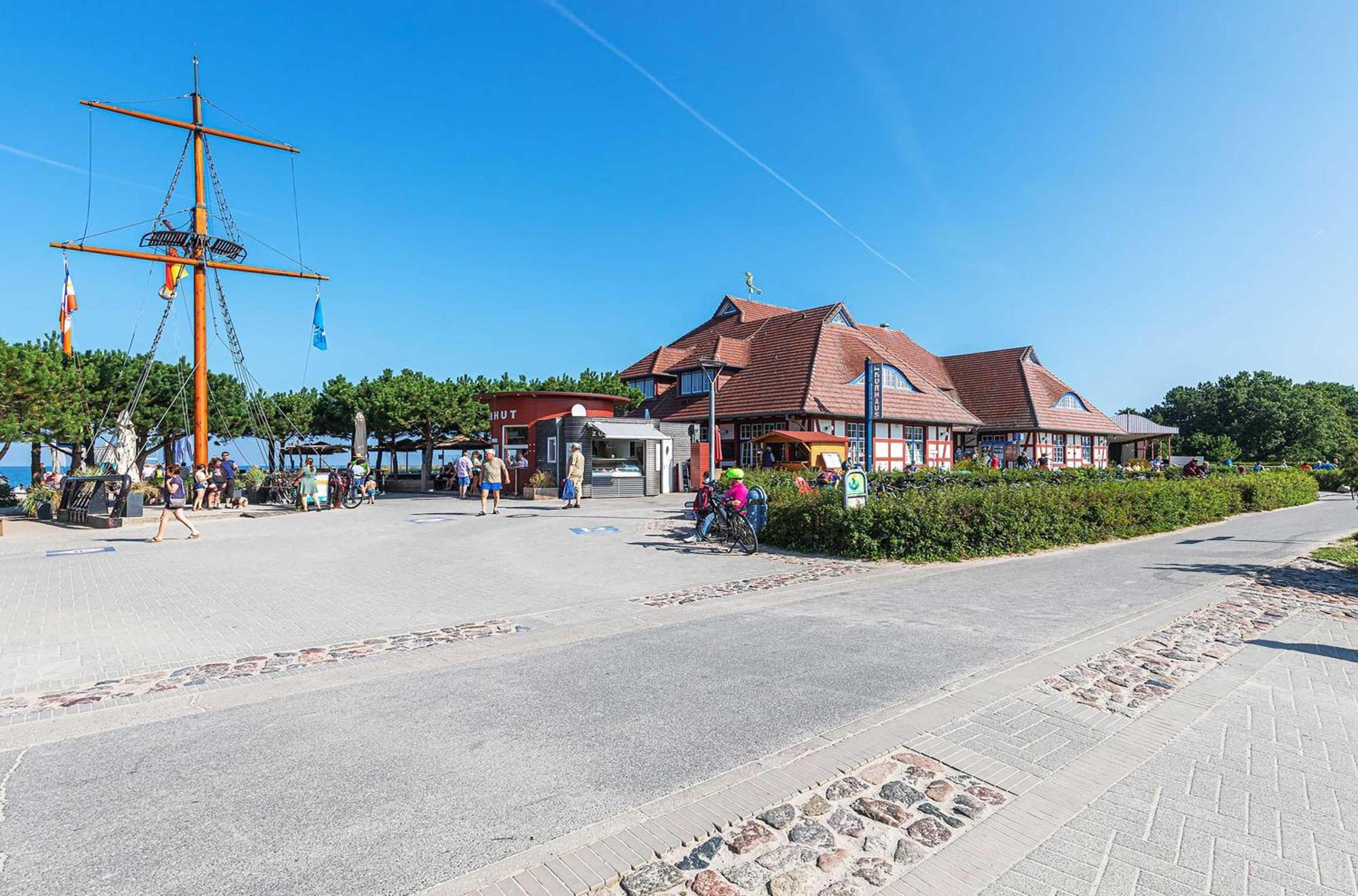 Krosse Krabbe An Der Seebruecke Zingst Dış mekan fotoğraf