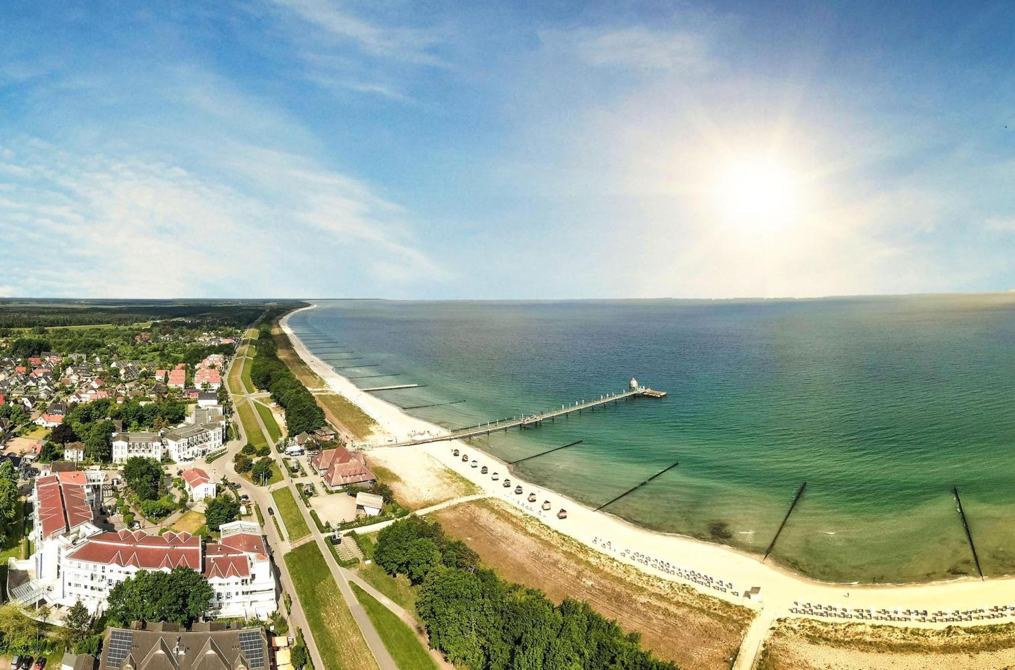 Krosse Krabbe An Der Seebruecke Zingst Dış mekan fotoğraf